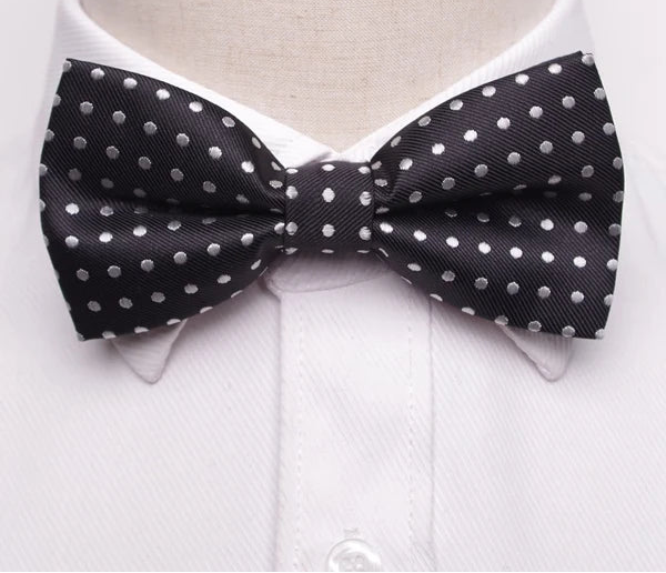Stylish Striped Knit Bow Tie – Modern Elegance for Formal and Casual Wear